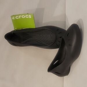 NWT - CROCS KELLI BLACK SLIP ON FLATS‎  (sz 9)